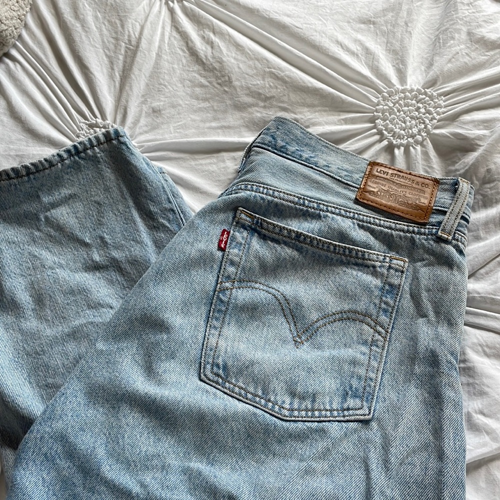 LEVIS button fly mom jeans